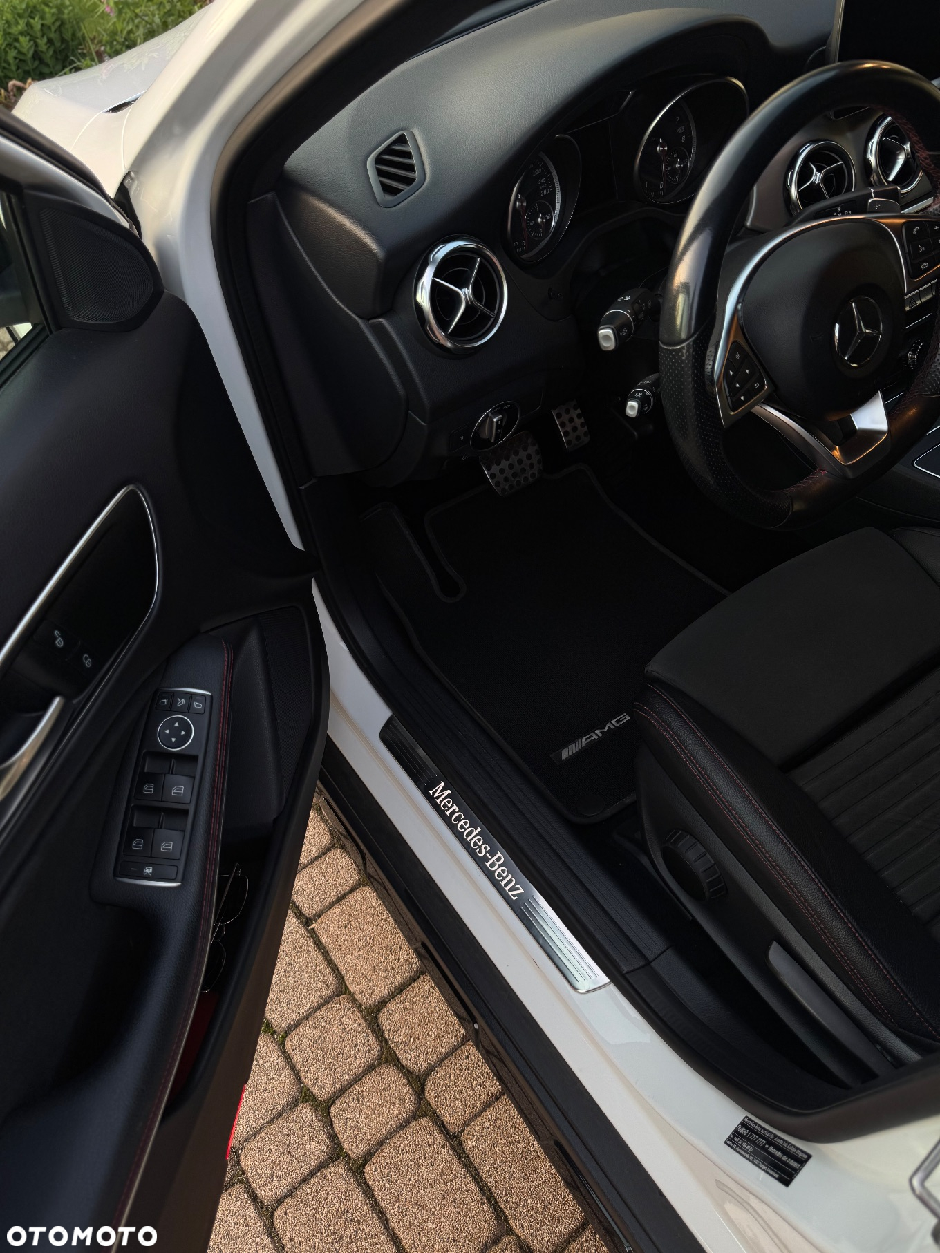 Mercedes-Benz GLA 200 7G-DCT AMG Line - 11