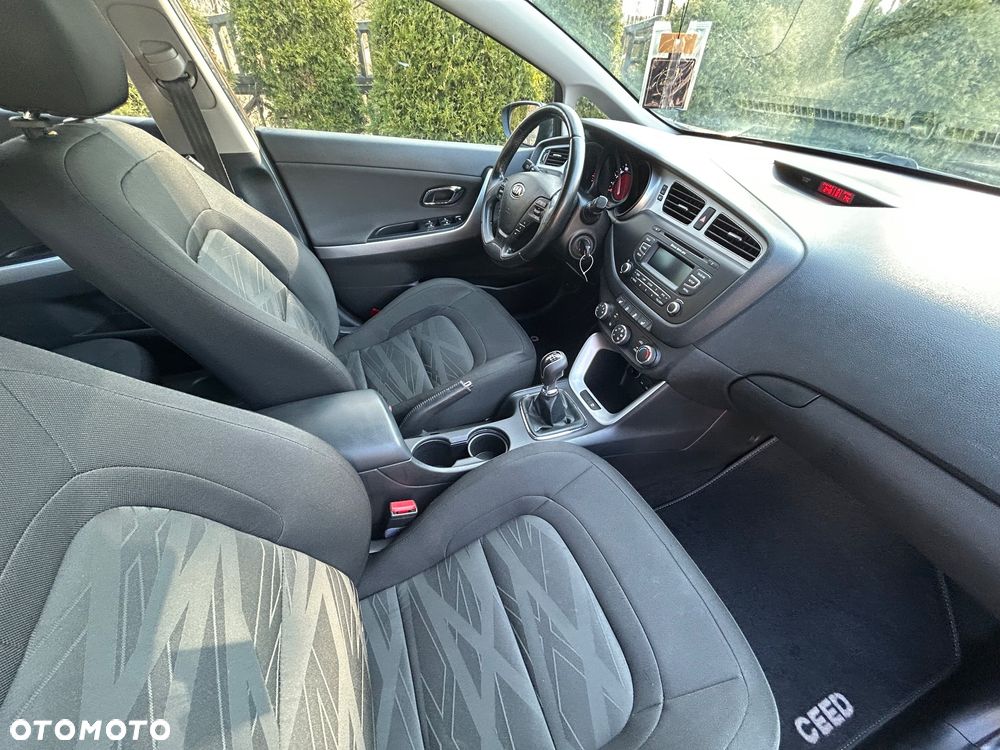 Kia Ceed 1.6 GDI ISG Dream-Team Edition - 13