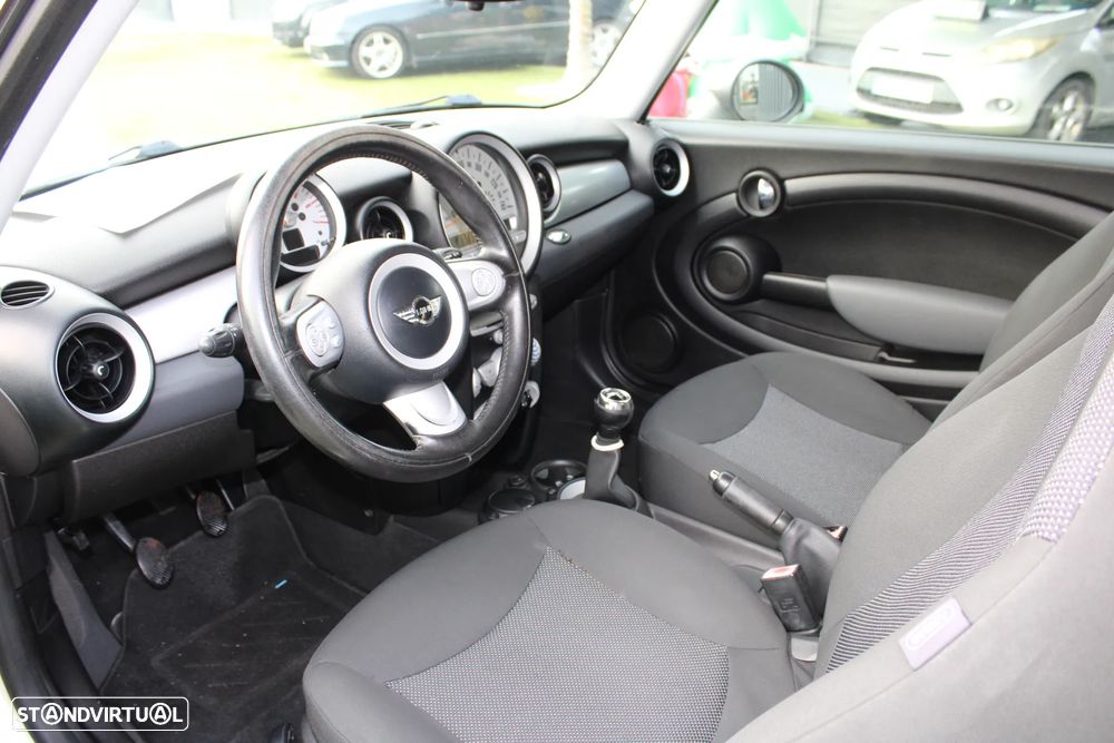 MINI 3 Portas Cooper D - 11
