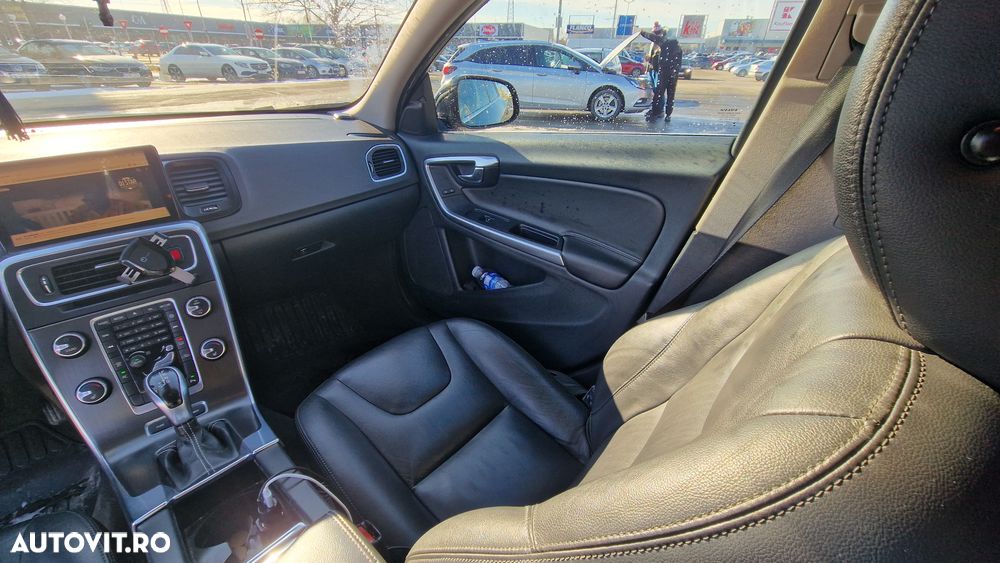 Volvo V60 D6 Plug-In-Hybrid AWD Geartronic Summum - 12