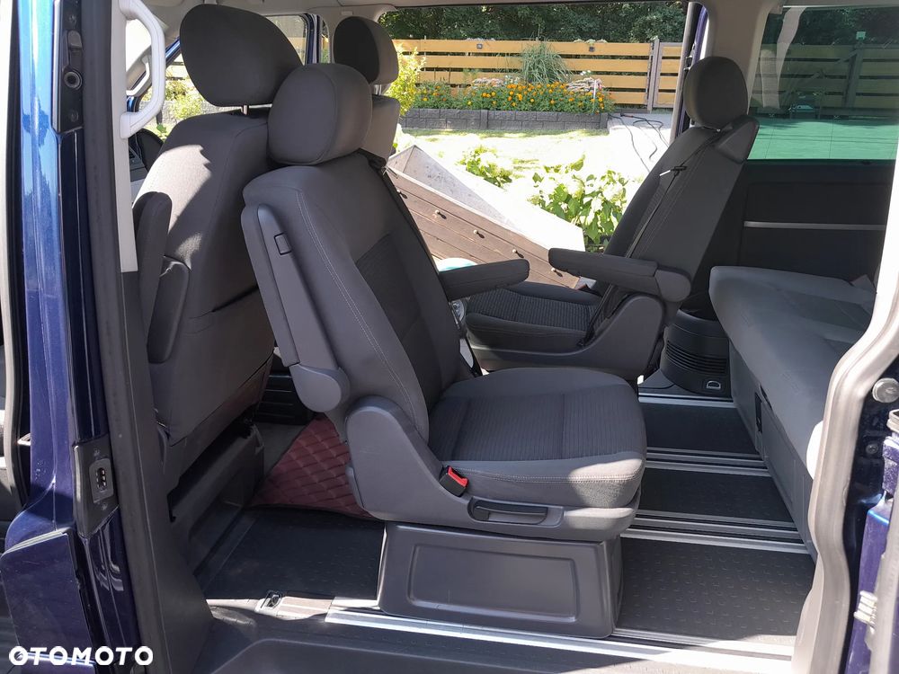 Volkswagen Multivan - 12