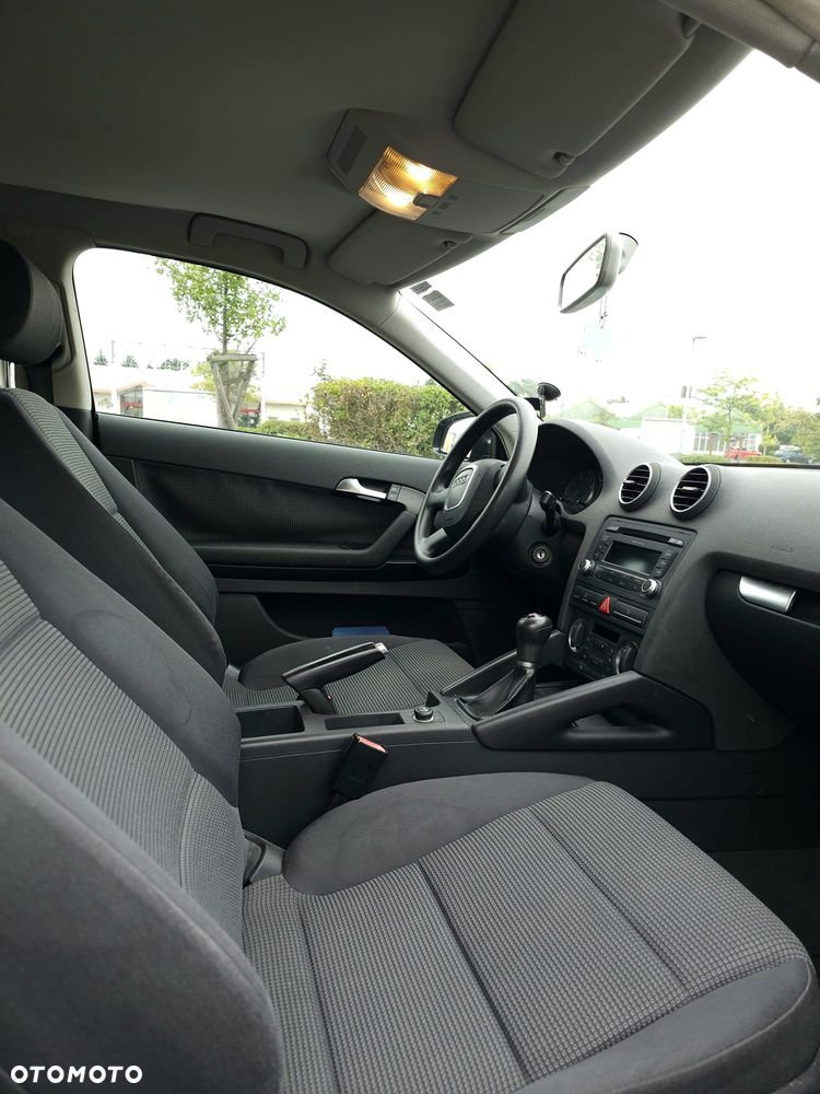 Audi A3 3-drzwiowe 1.6 Attraction - 5