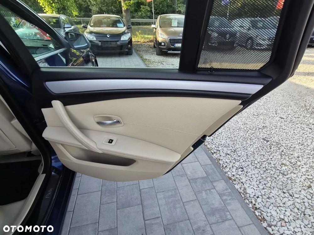 BMW Seria 5 520i - 23