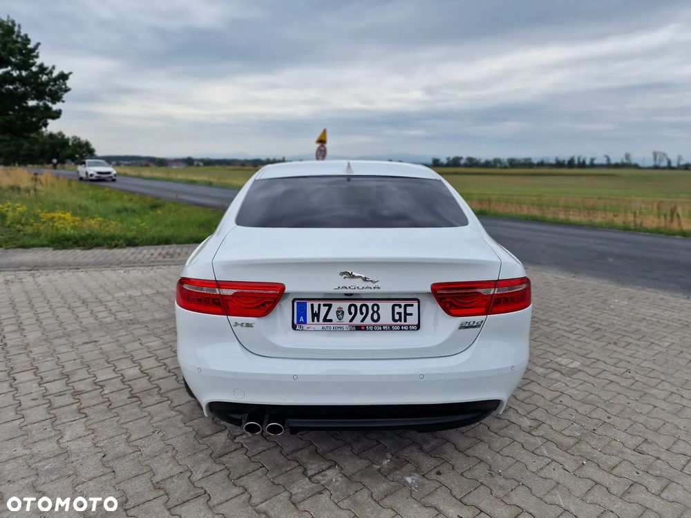Jaguar XE 20d AWD R-Sport - 10