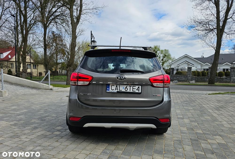 Kia Carens - 11