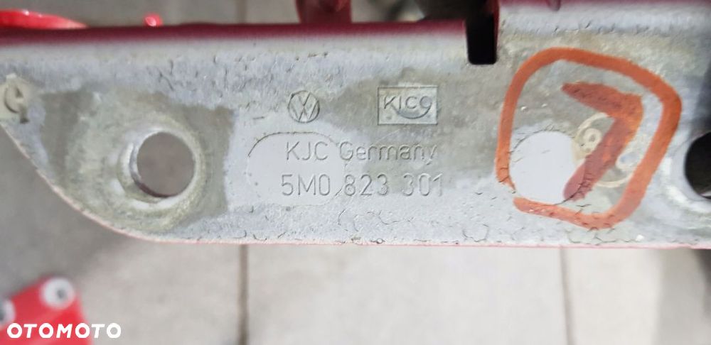 Vw Golf V Zawiasy Maski 5M0823301 - 2