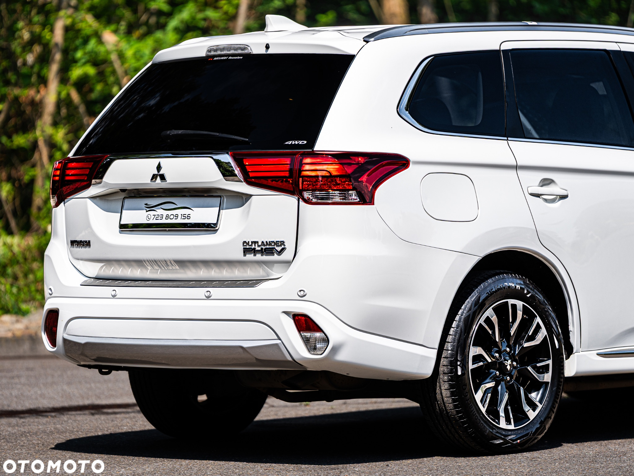 Mitsubishi Outlander 2.0 4WD Plug-In Hybrid Plus - 21