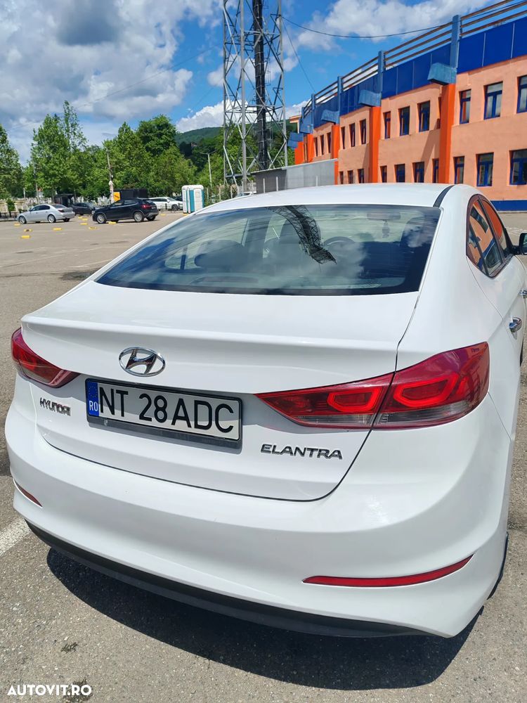 Hyundai Elantra 1.6 MPi Highway - 13