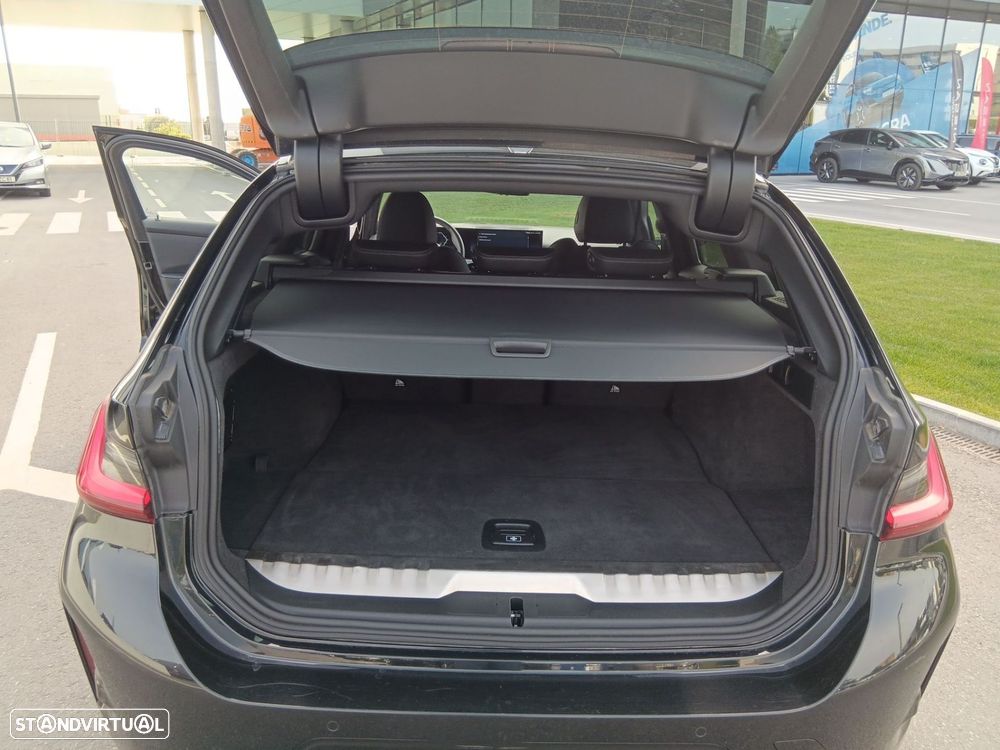 BMW 330 e Pack Desportivo M Auto - 22