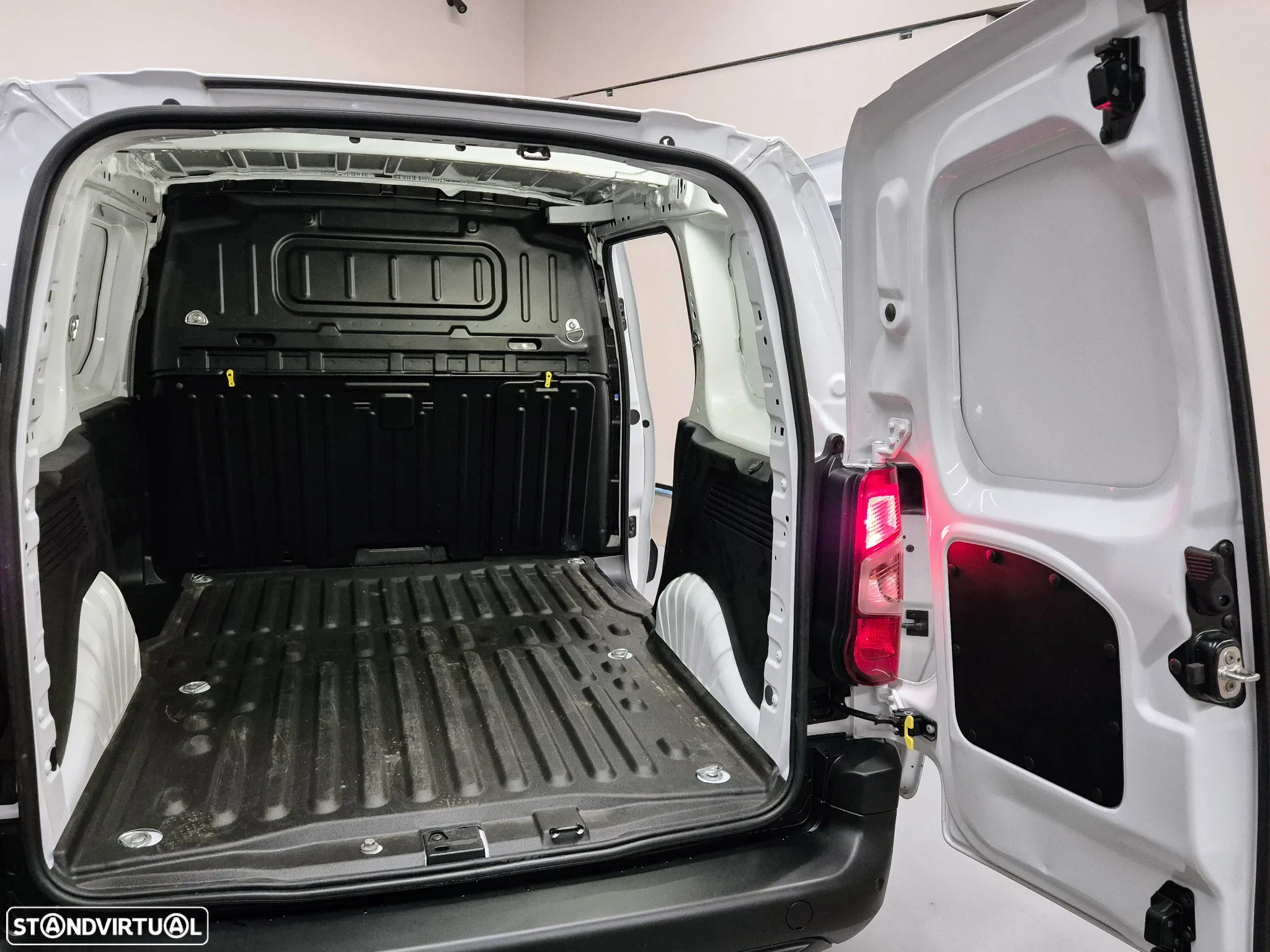 Citroën Berlingo 1.5 BlueHDI  (3 LUG) Caixa de 6 Vel. - 15