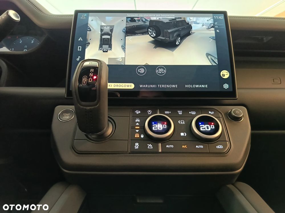Land Rover Defender - 22