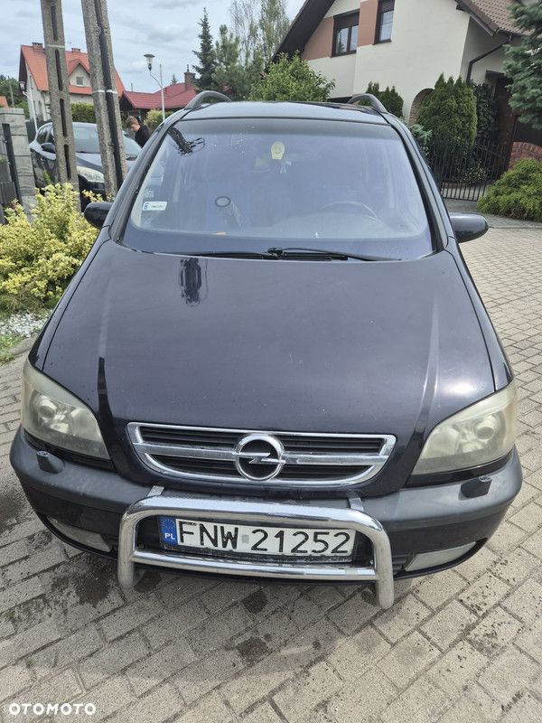 Opel Zafira 1.8 16V Comfort - 1
