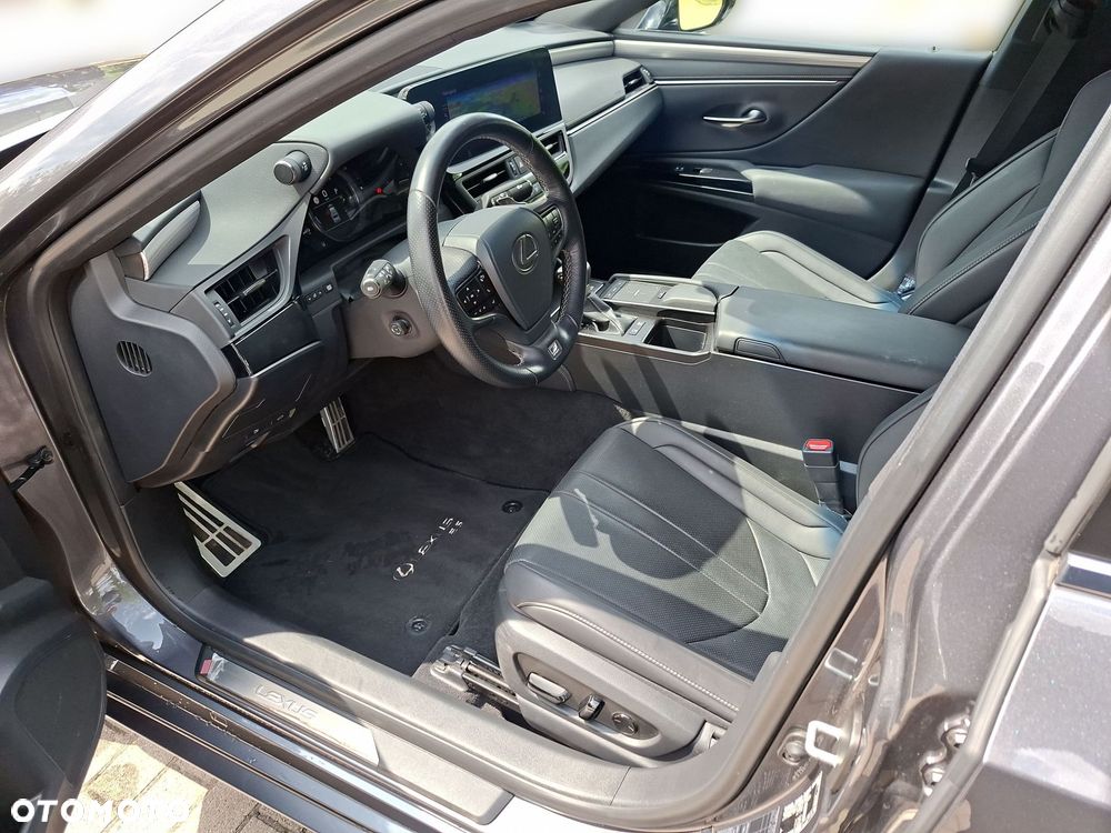 Lexus ES 300h F Sport Edition - 9