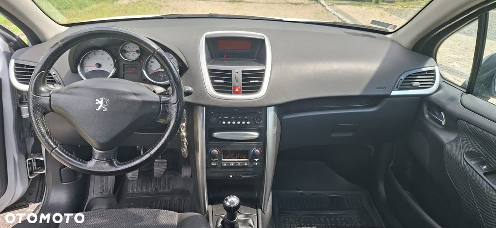 Peugeot 207 1.4 - 7