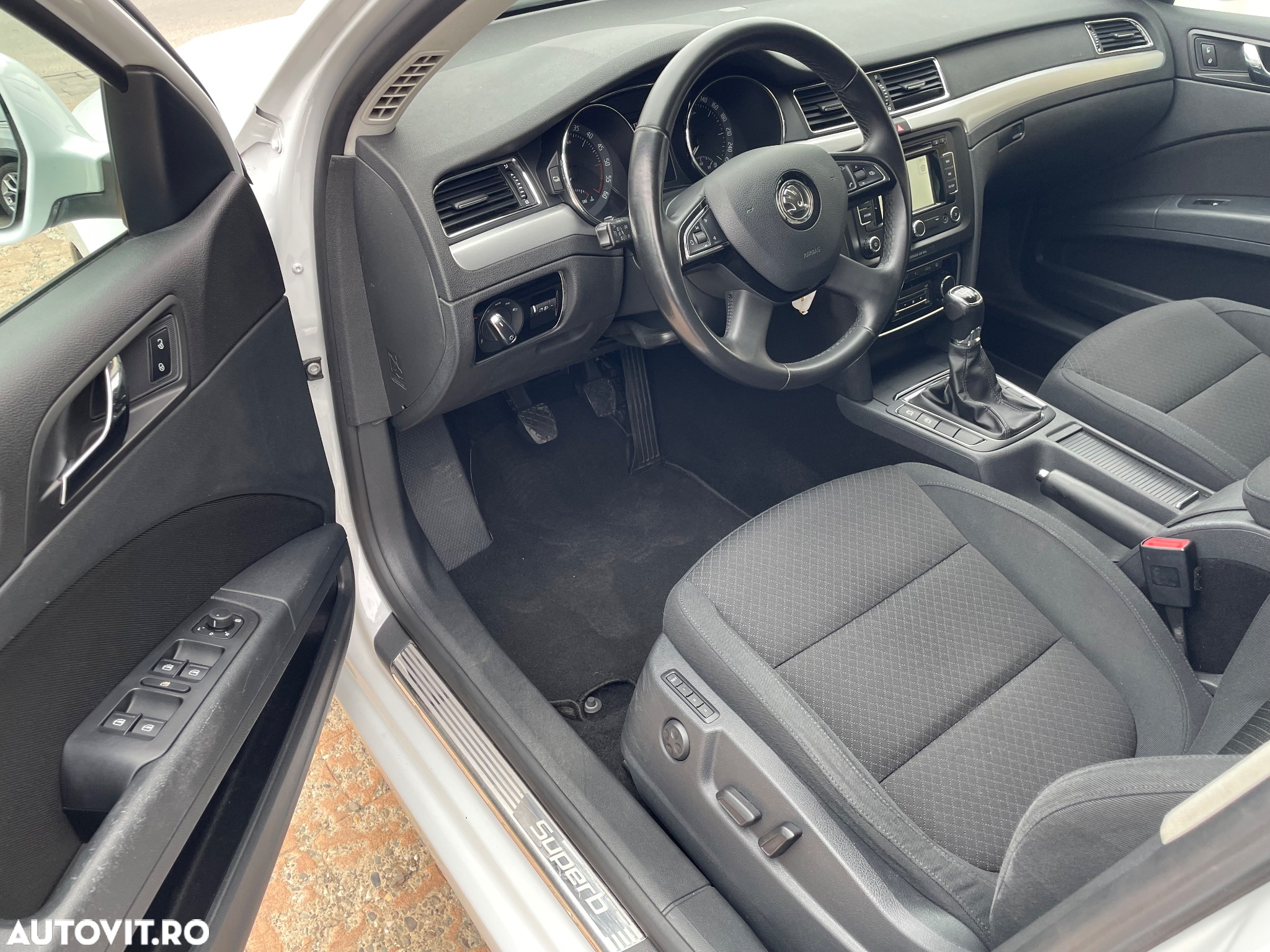 Skoda Superb 1.6 TDI Ambition - 6