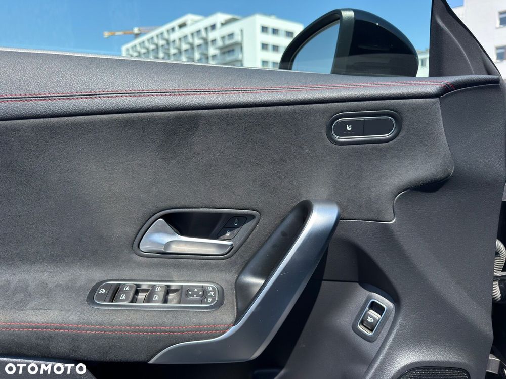 Mercedes-Benz CLA 220 4-Matic AMG Line 7G-DCT - 15