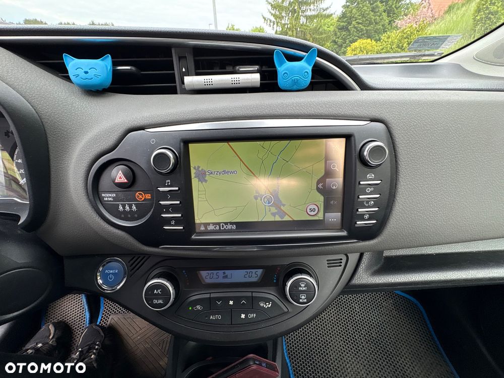 Toyota Yaris Hybrid 100 Selection - 18