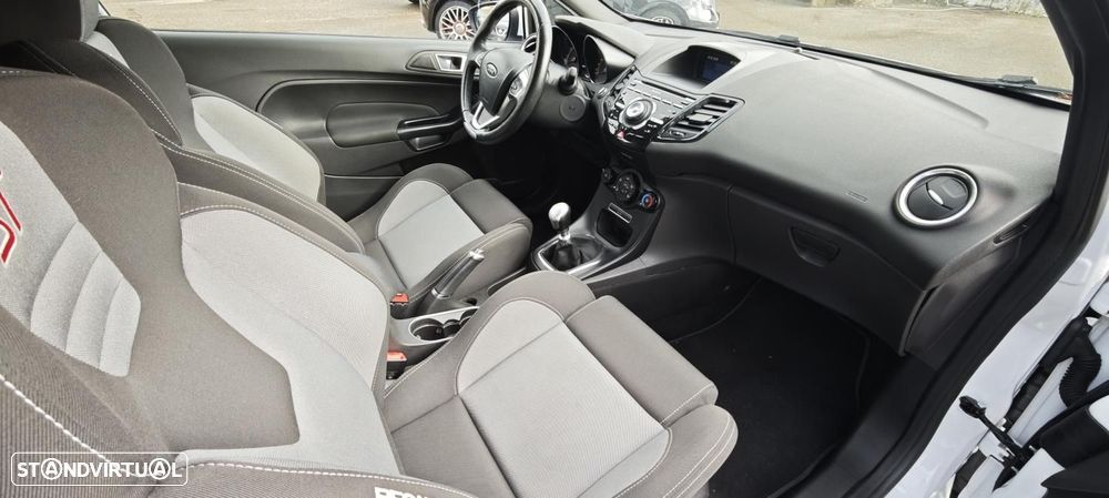 Ford Fiesta 1.6 T ST - 33