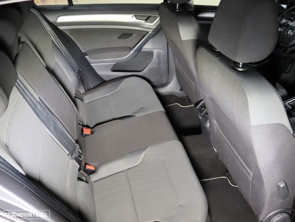 VW Golf 1.6 TDi BlueMotion Confortline - 10