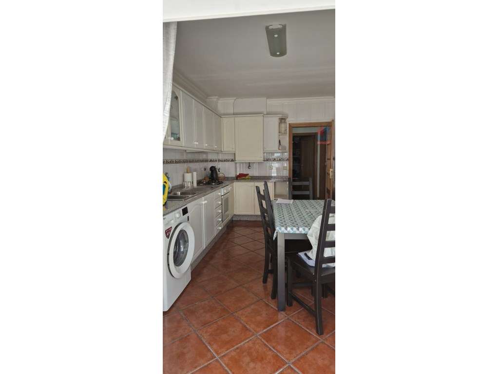APARTAMENTO T2 COM DUAS FRENTES, SOTÃO E GARAGEM | VILA REAL - Grande imagem: 3/14