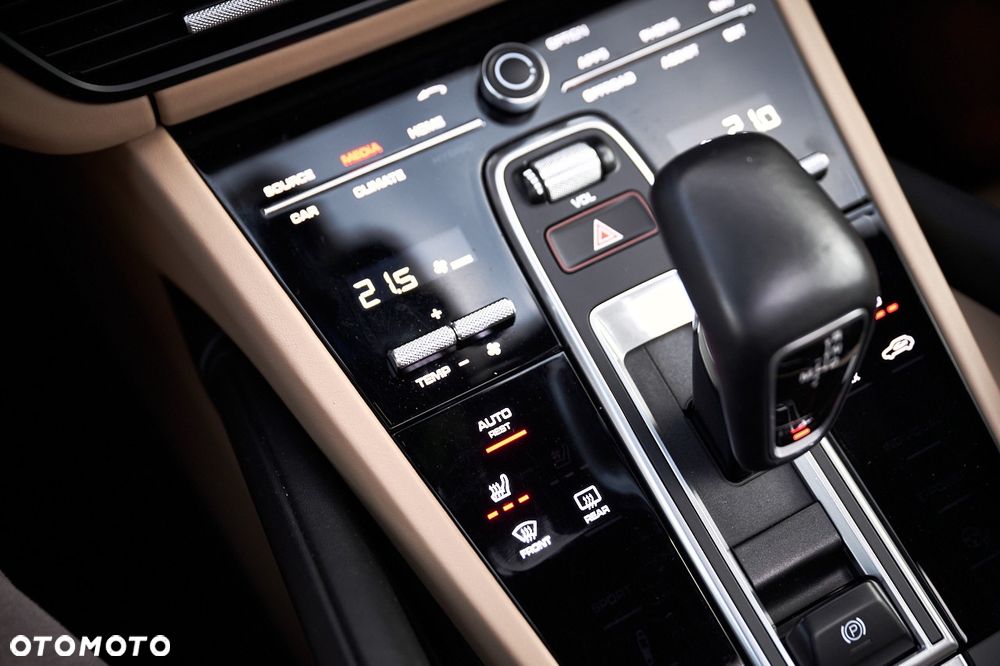 Porsche Cayenne - 40