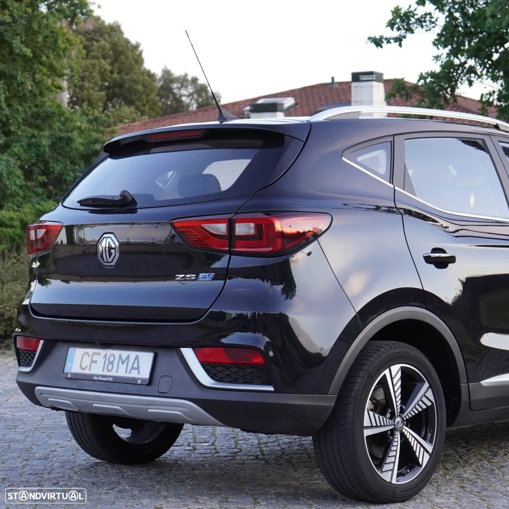 MG ZS EV 44.5 kWh Luxury - 40