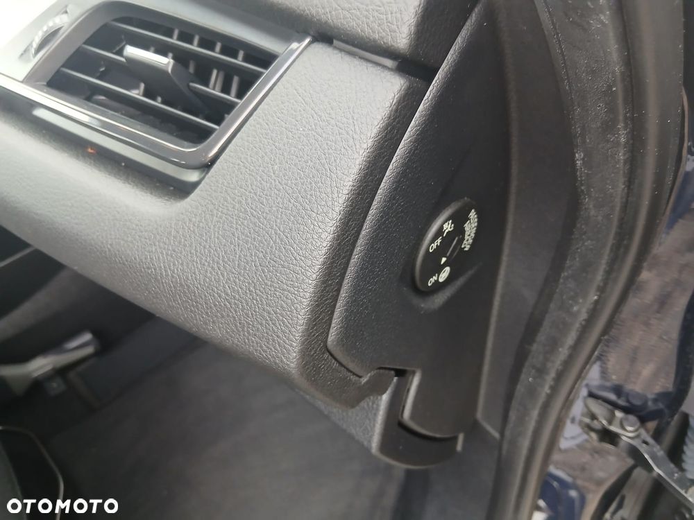 BMW Seria 2 218d xDrive Luxury Line - 28