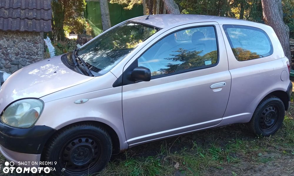 Toyota Yaris 2000 photo 2