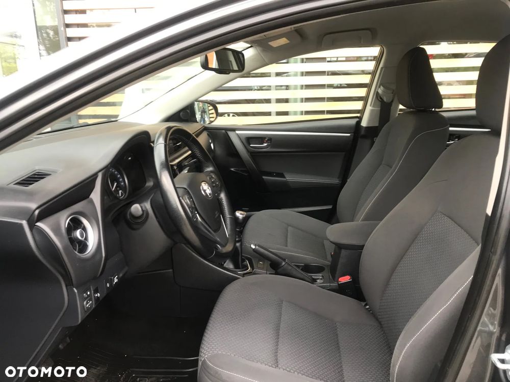 Toyota Corolla 1.6 Classic Plus - 19
