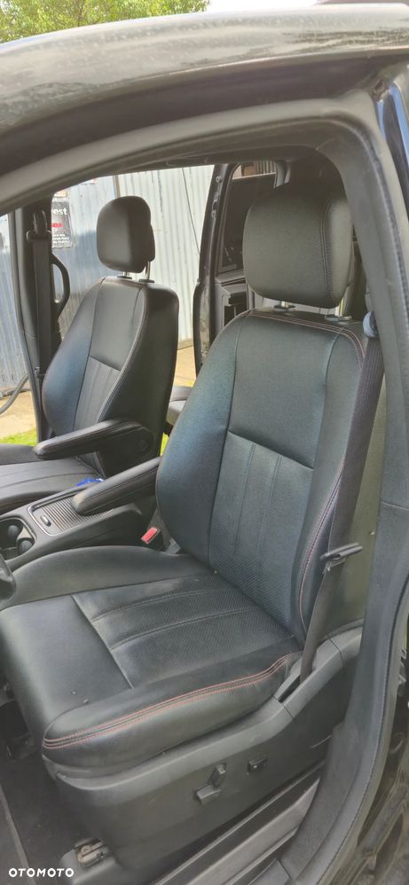 Dodge Grand Caravan - 16