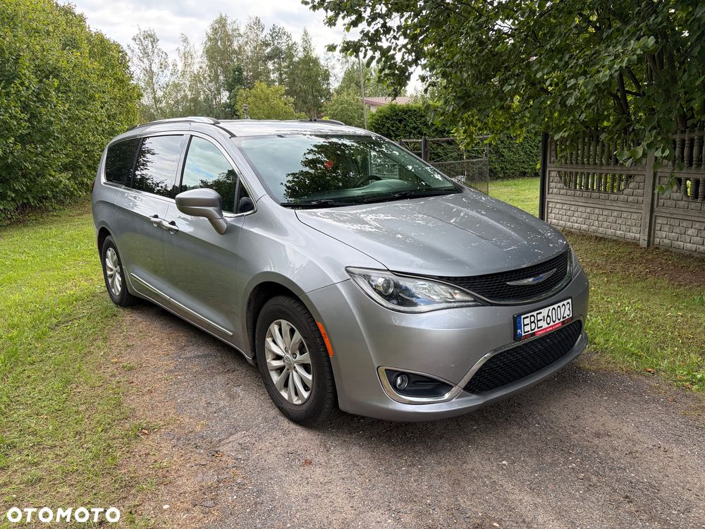 Chrysler Pacifica - 1