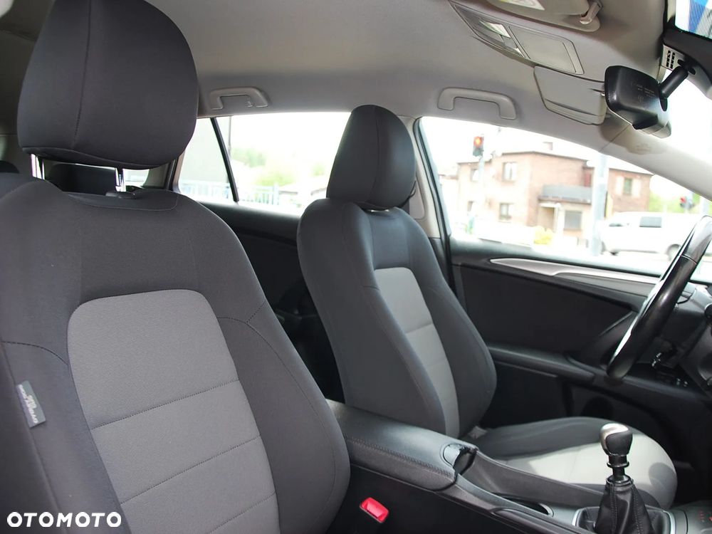 Toyota Avensis - 11