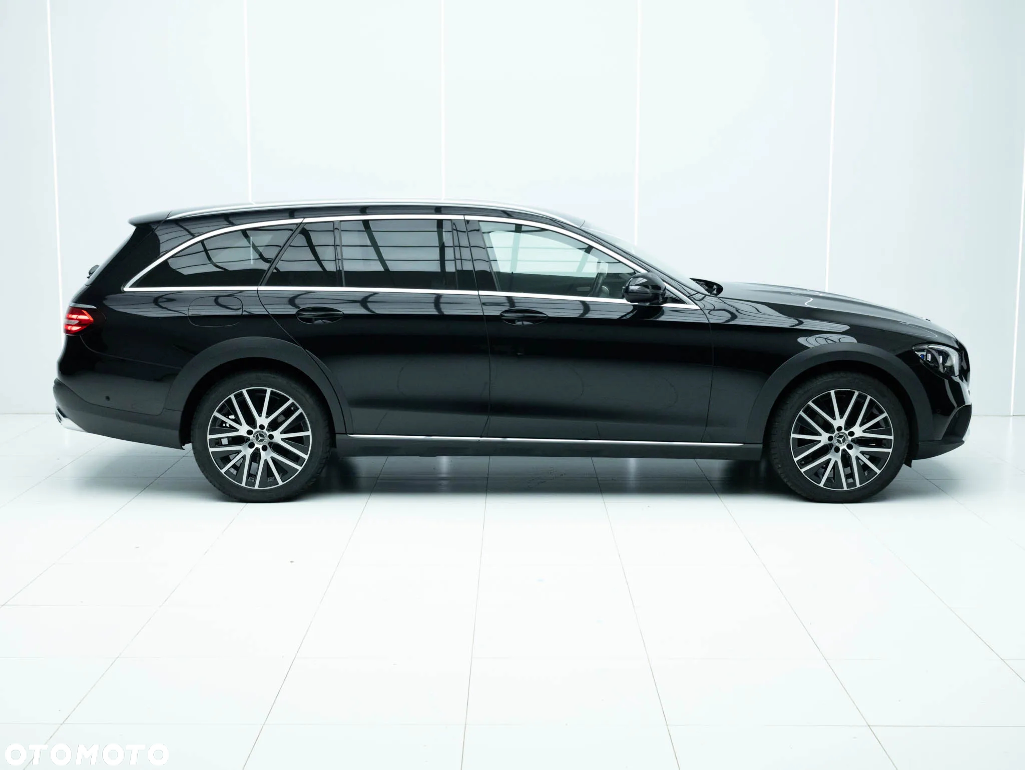 Mercedes-Benz Klasa E 220 d 4-Matic All-Terrain Avantgarde - 3