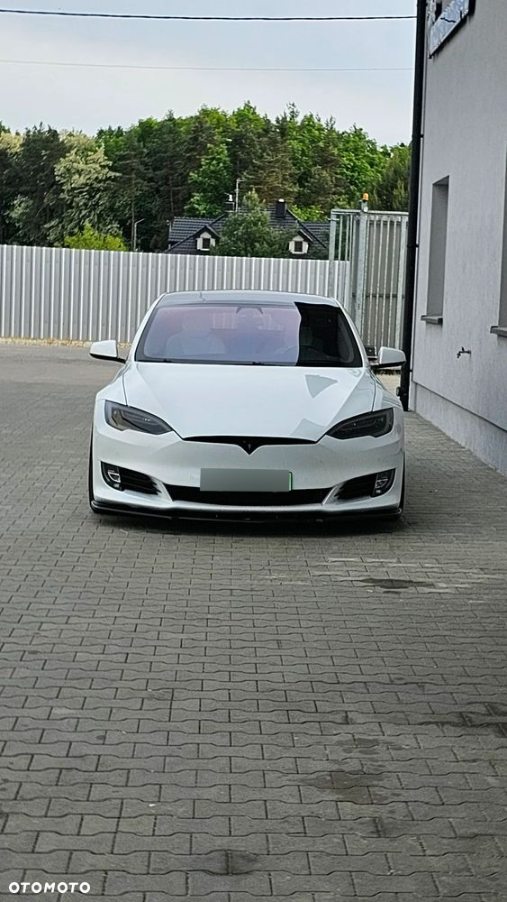 Tesla Model S - 3