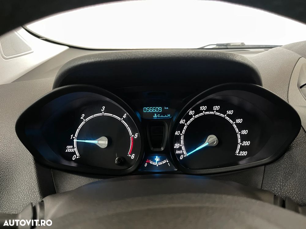 Ford Transit Courier - 16