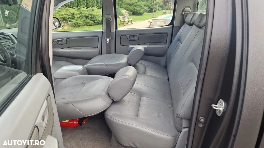 Toyota Hilux 4x4 Double Cab - 6
