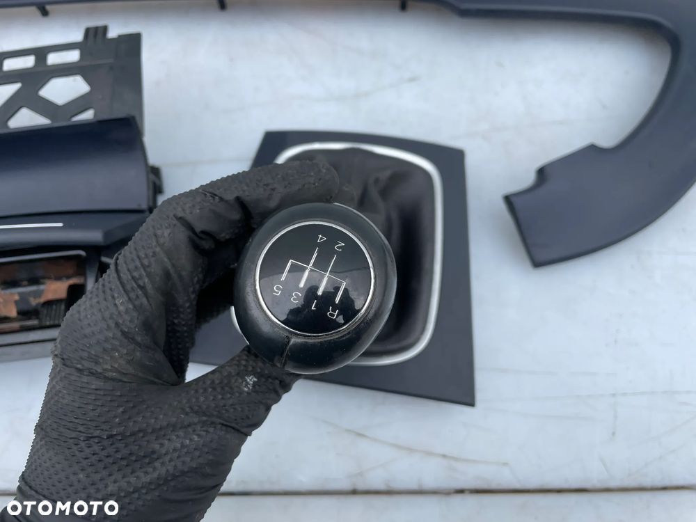 DEKORY POPIELNICZKA LISTWY MIESZEK AUDI A3 8P 3D GRANATOWE NIEBIESKI - 6