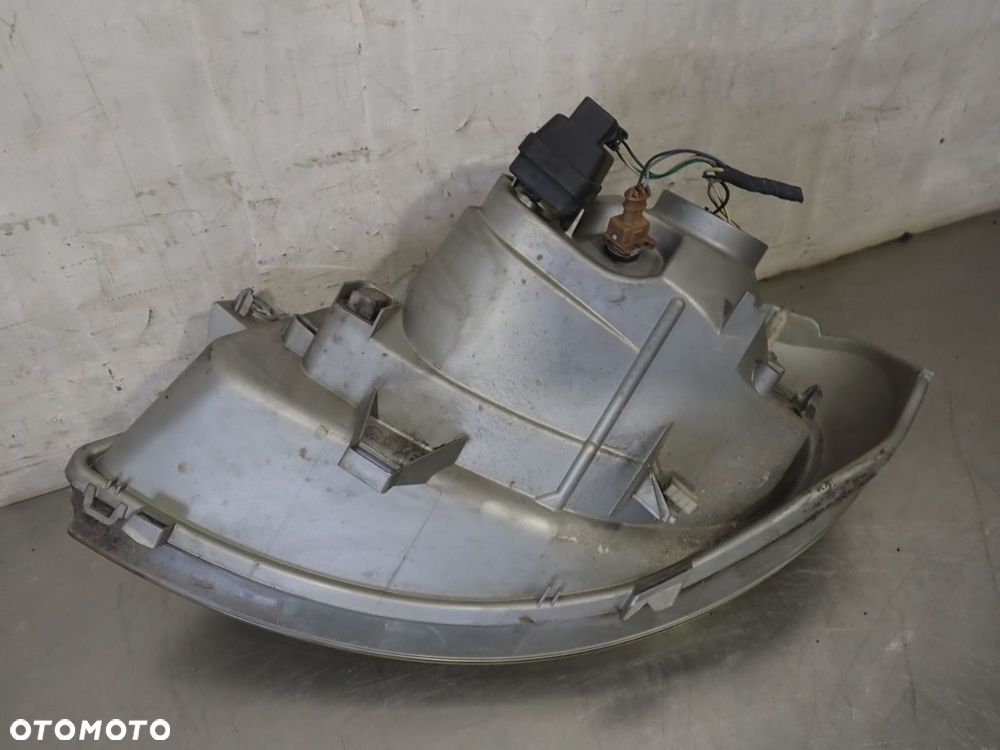 LAMPA PRAWA PRZEDNIA RENAULT TRAFIC II 1.9 - 5
