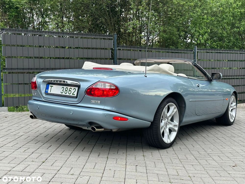 Jaguar XK8 Cabriolet - 12