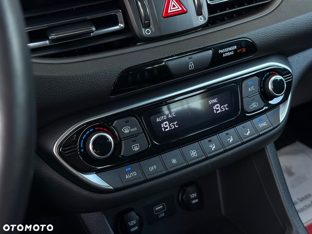 Hyundai i30 1.5 DPI Smart - 13