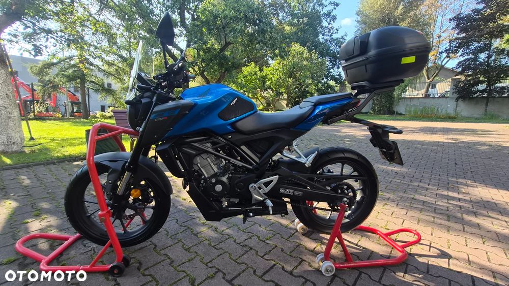 Honda CB - 1