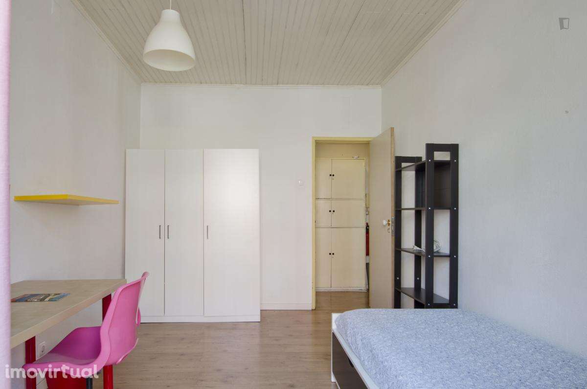 Quarto - localizado em Intendente Lisbon - Grande imagem: 3/17