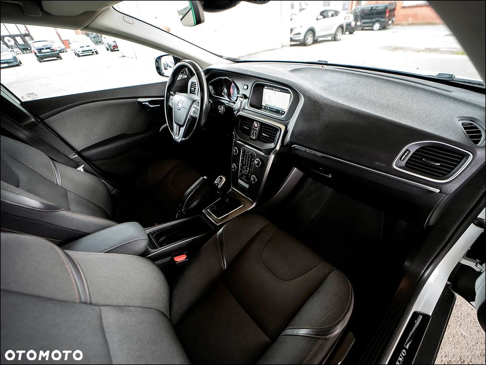 Volvo V40 Cross Country - 17