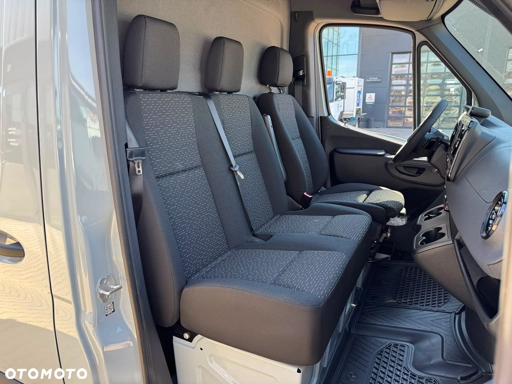 Mercedes-Benz Sprinter - 13