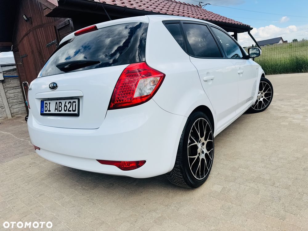 Kia Ceed 1.4 CVVT Dream-Team Edition - 26