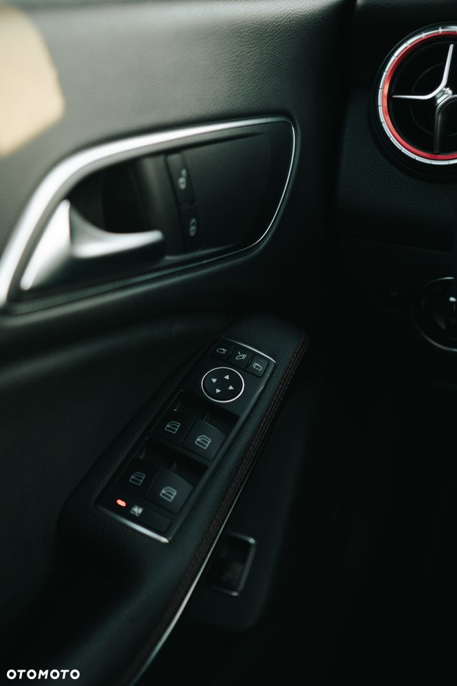 Mercedes-Benz CLA 200 7G-DCT AMG Line - 16