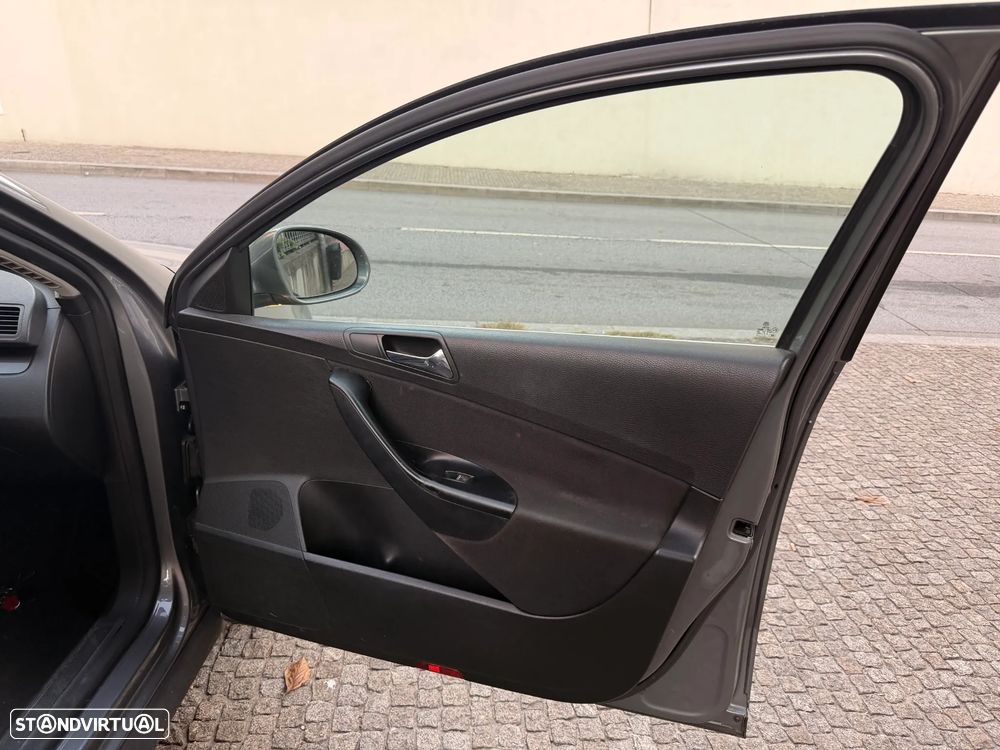 VW Passat Variant 2.0 TDi 4M Trend Pack - 14