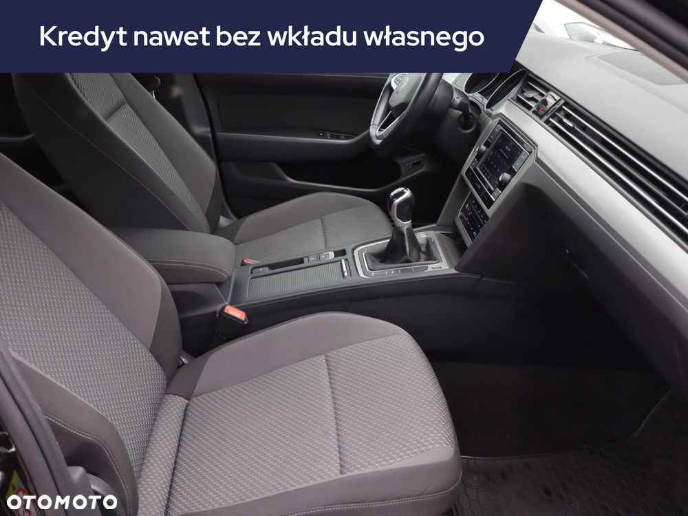 Volkswagen Passat - 11
