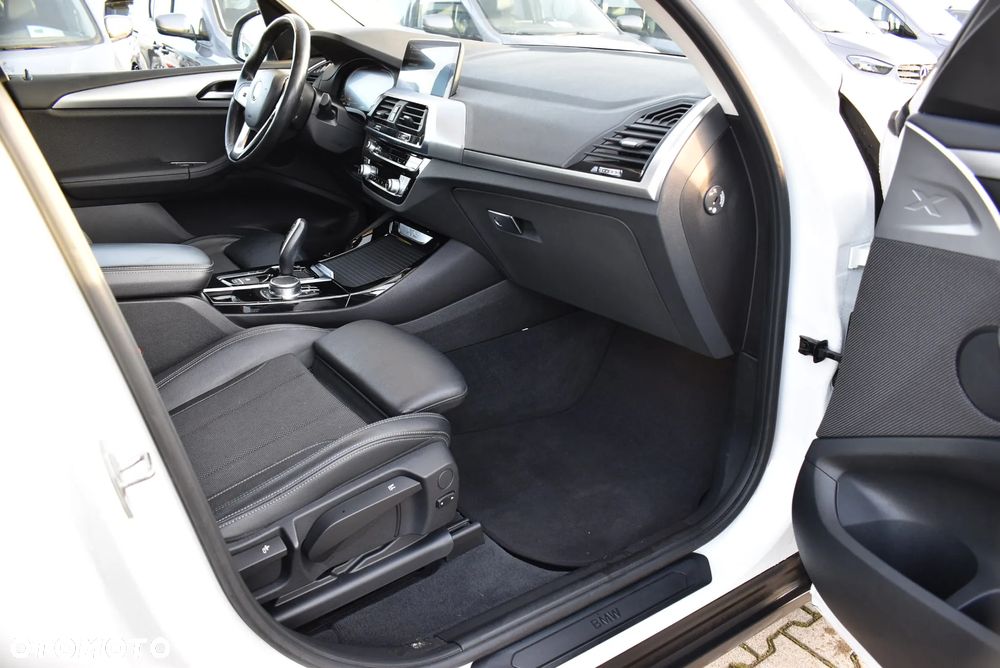 BMW X3 xDrive20i GPF Advantage - 17