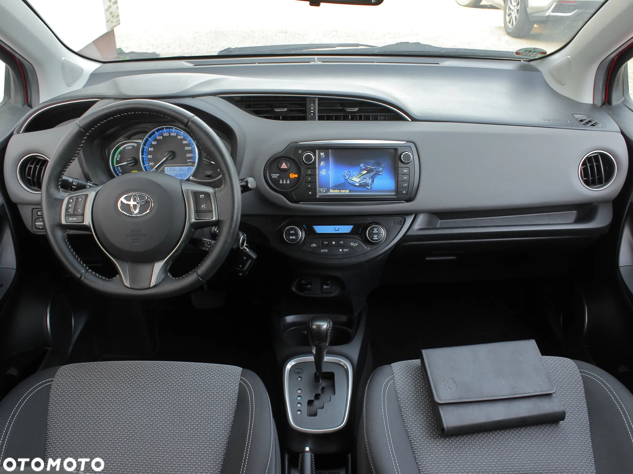 Toyota Yaris Hybrid 100 Premium - 6